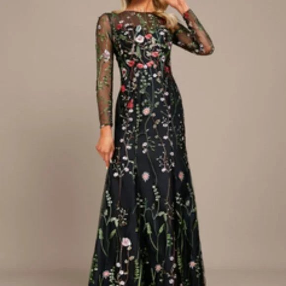 Floor-length Lace Sheath Dress Halter Neck Peacock